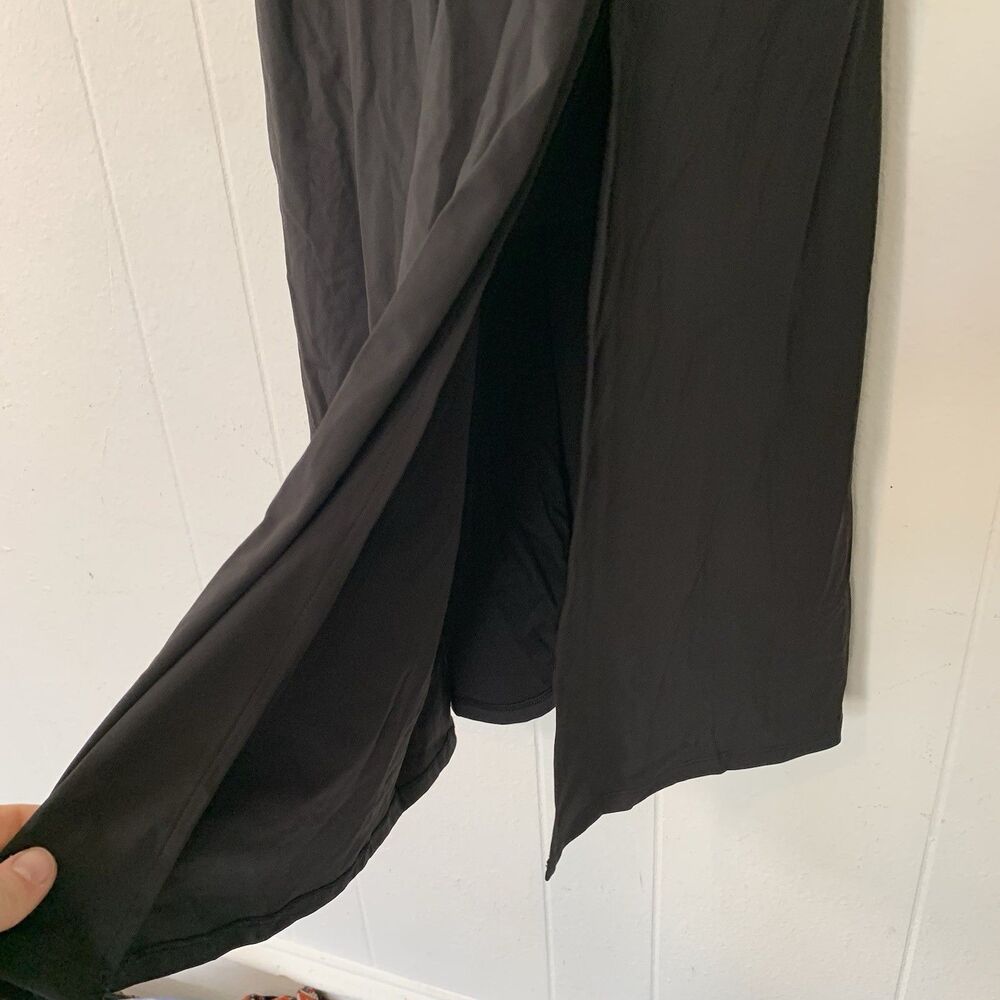 Elegant Black Midi Dress - Picture 4 of 13